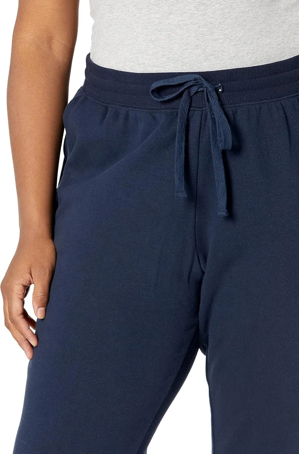 Amazon Essentials Women's Fleece Capri Jogger Sweatpant (Available in Plus Size)