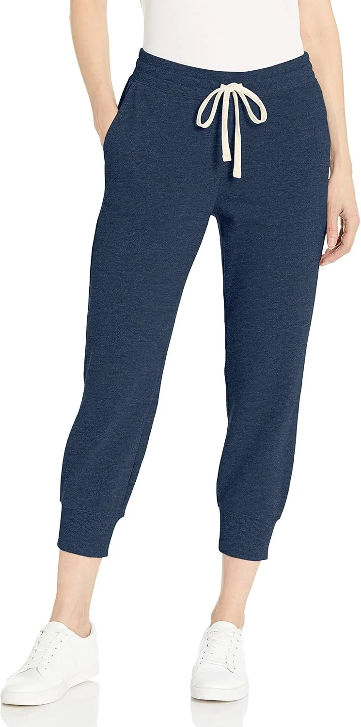 Amazon Essentials Women's Fleece Capri Jogger Sweatpant (Available in Plus Size)