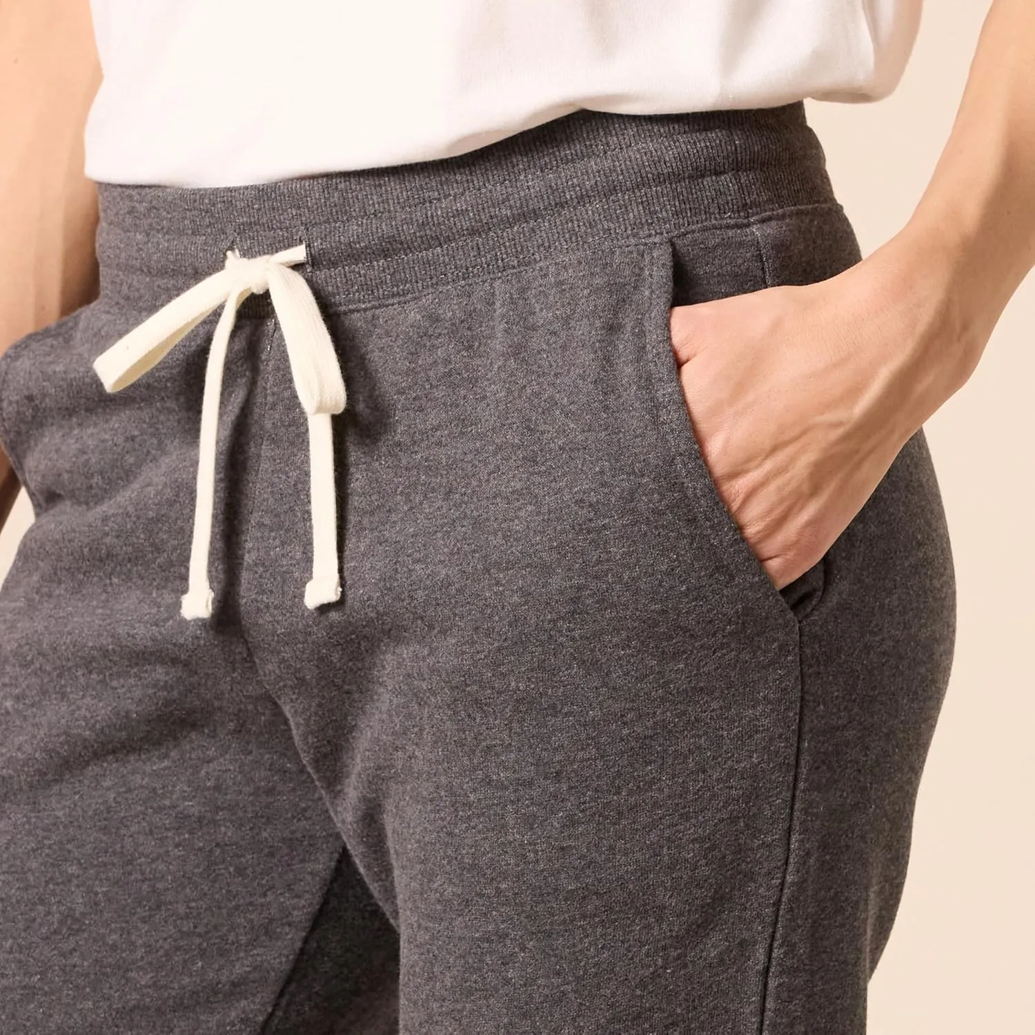 Amazon Essentials Women's Fleece Capri Jogger Sweatpant (Available in Plus Size)