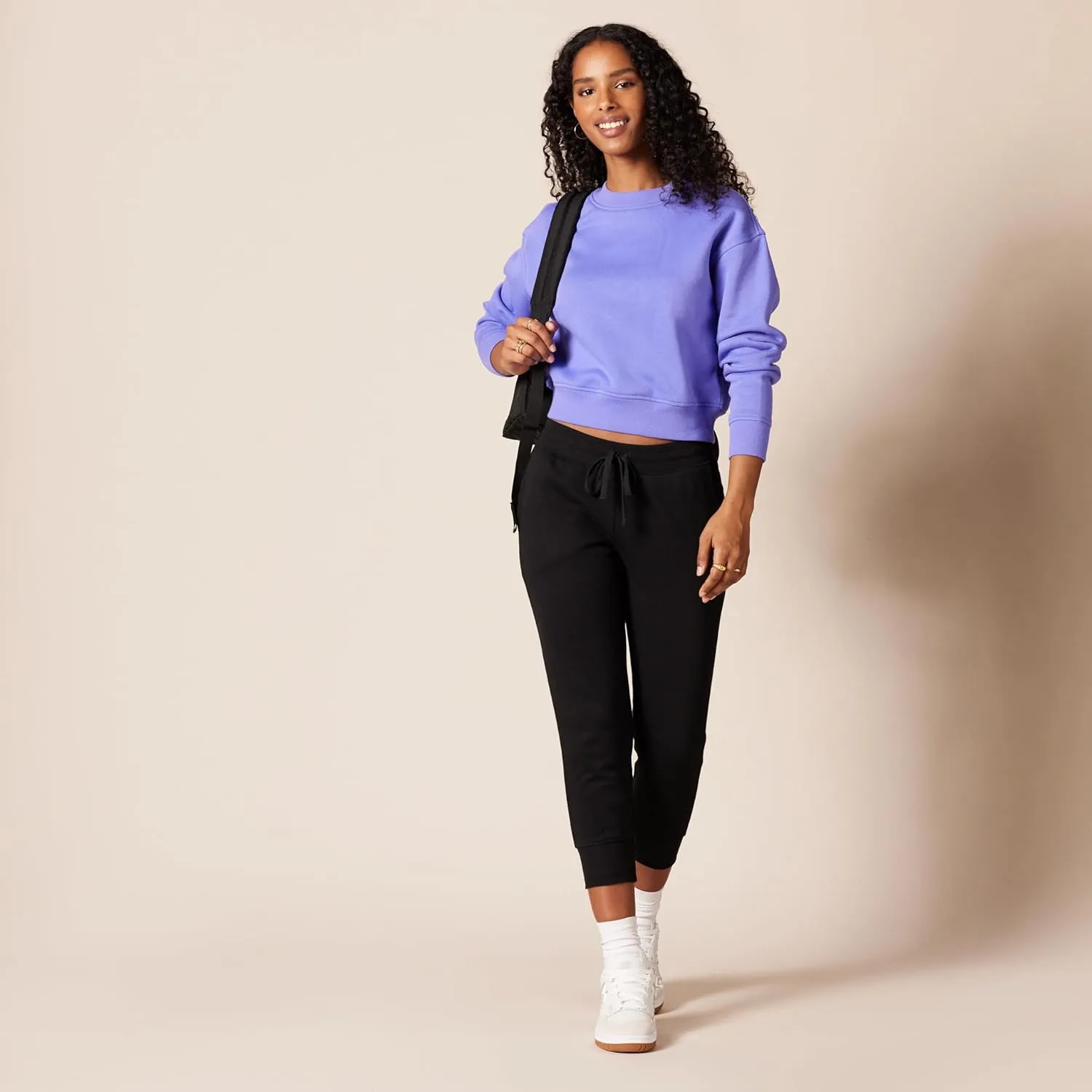 Amazon Essentials Women's Fleece Capri Jogger Sweatpant (Available in Plus Size)