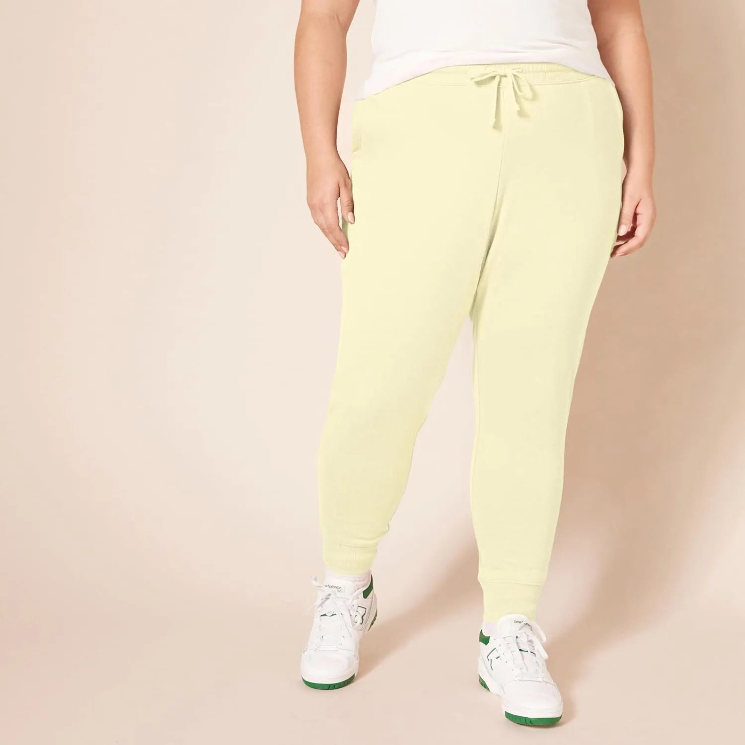 Amazon Essentials Women's Fleece Jogger Sweatpant (Available in Plus Size)