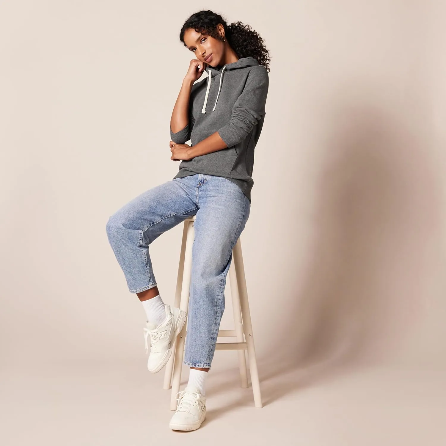 Amazon Essentials Women's Regular-Fit Fleece Pullover Hoodie (Available in Plus Size)