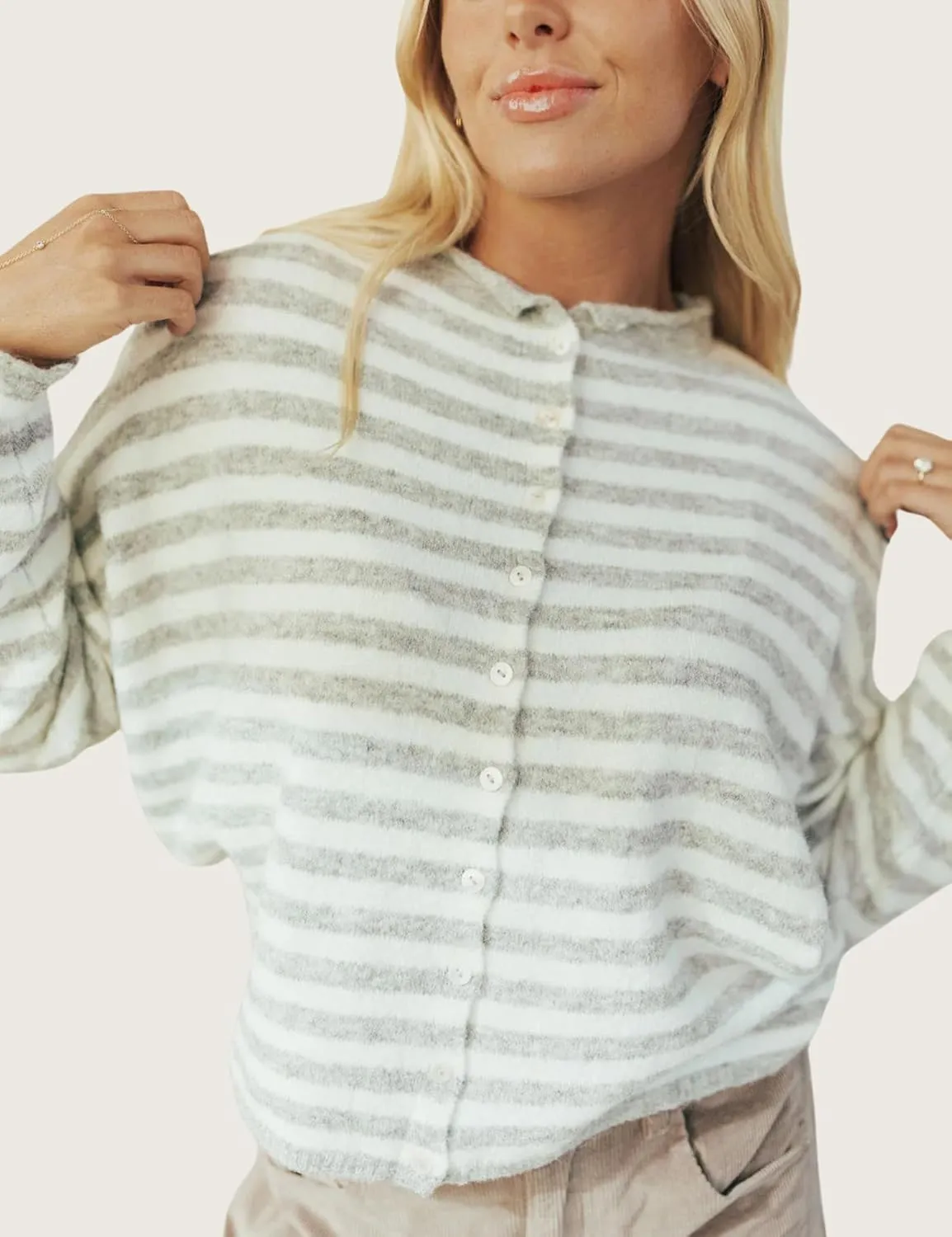 Esmeling Women's Crew Neck Casual Cardigan Sweater Open Front Wavy Long Sleeves Cropped Knit Outerwear