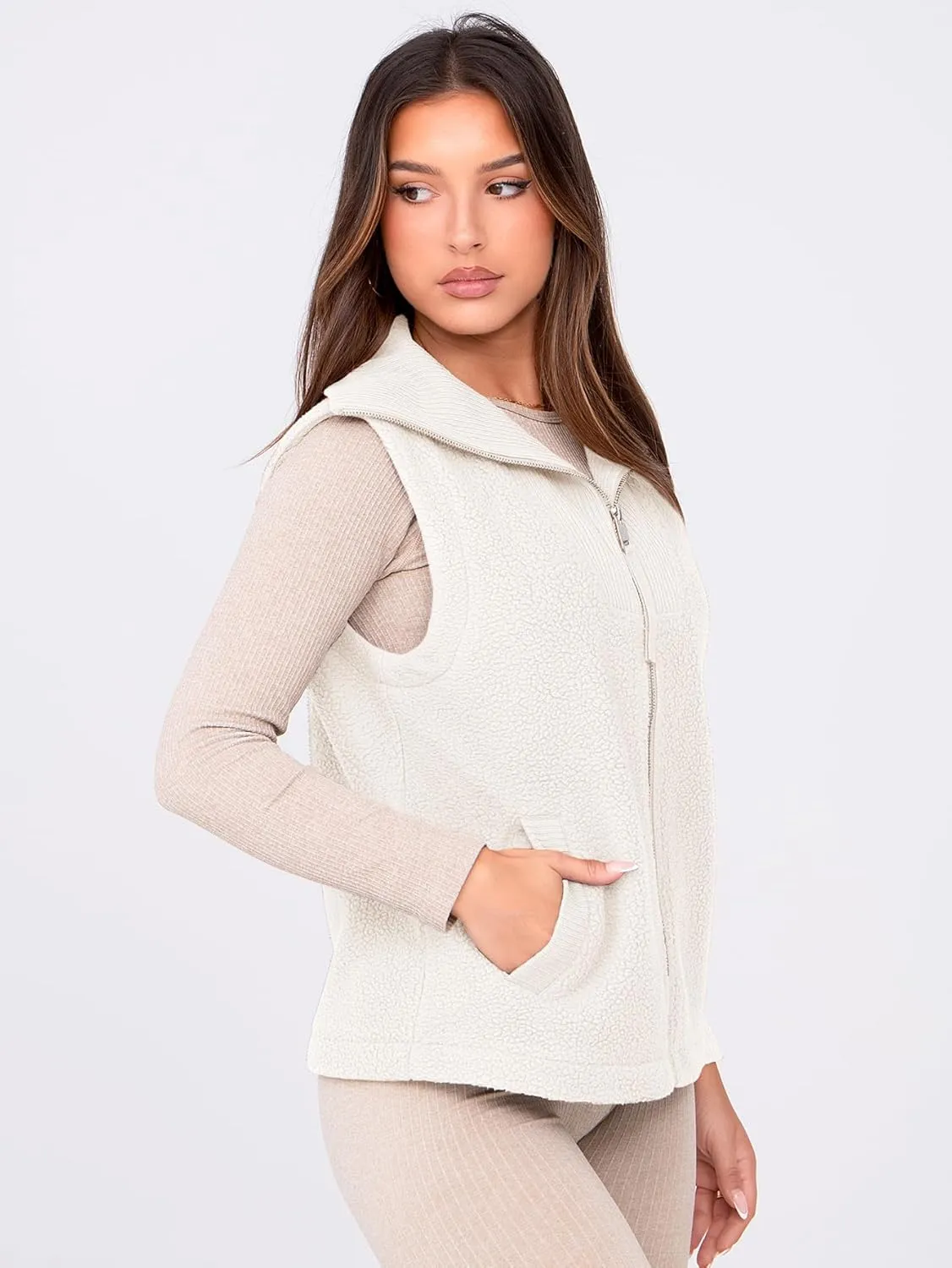 Glamaker Womens Fleece Vest Top Sleeveless Fuzzy Zip Up V Neck Sherpa Jacket Casual Outwear with Pocket