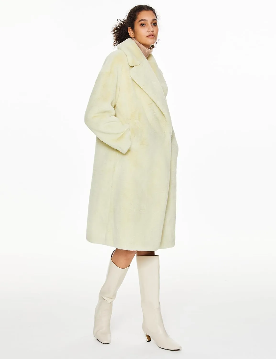 Orolay Women's Fuzzy Fleece Winter Jacket Faux Fur Lapel Coat Mid-Length Sherpa Teddy Coat