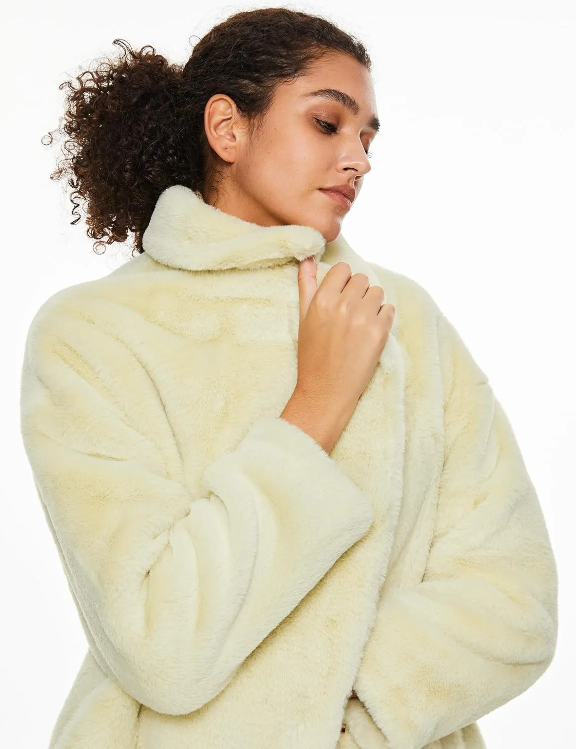 Orolay Women's Fuzzy Fleece Winter Jacket Faux Fur Lapel Coat Mid-Length Sherpa Teddy Coat